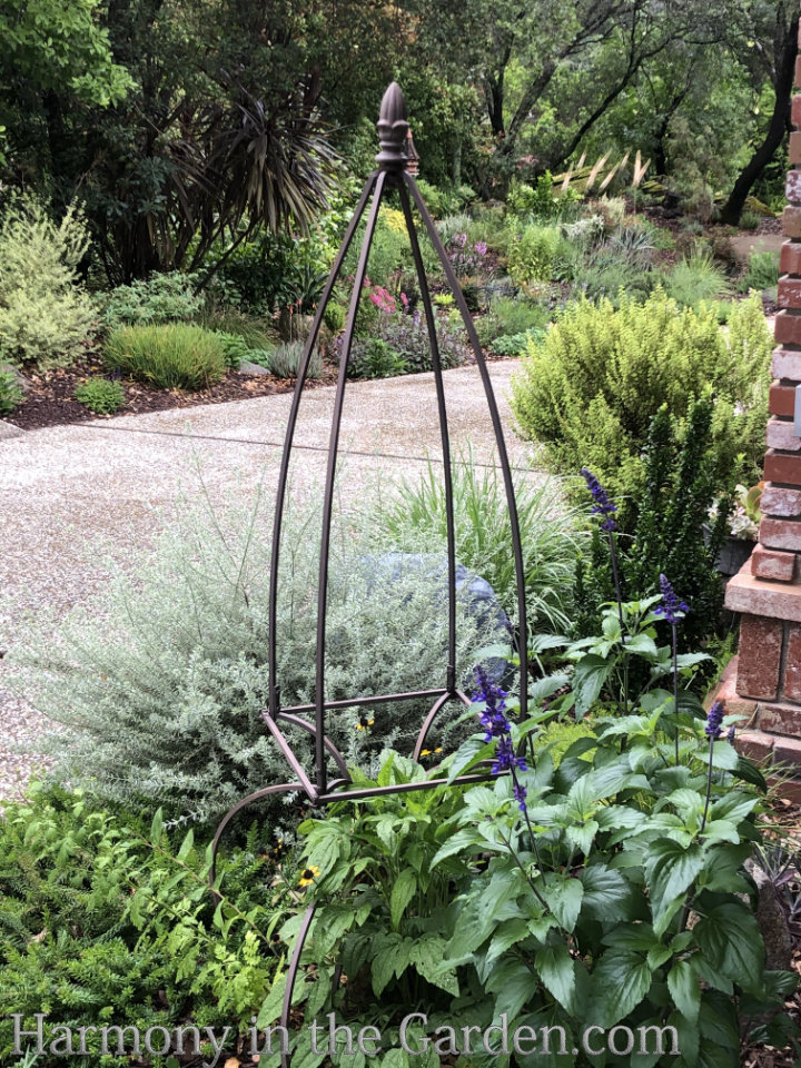 four season structure with trellises tuteurs obelisks